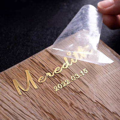 Buon prezzo Disegno di logo in ologramma in rilievo personalizzato Stampaggio in oro Adesivo in vinile 50ml Candela profumata e etichetta della bottiglia di profumi in linea