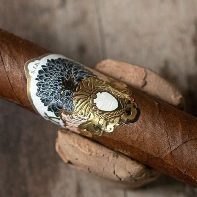 Buon prezzo Professional Full-automatic Production OEM Service ISO9001 Certified Cigar Label and Band for Custom Embossed Designs in linea